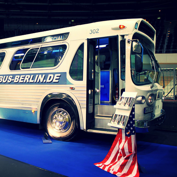 Hen party bus tour and male strip show - Berlin-Dreamboys.com